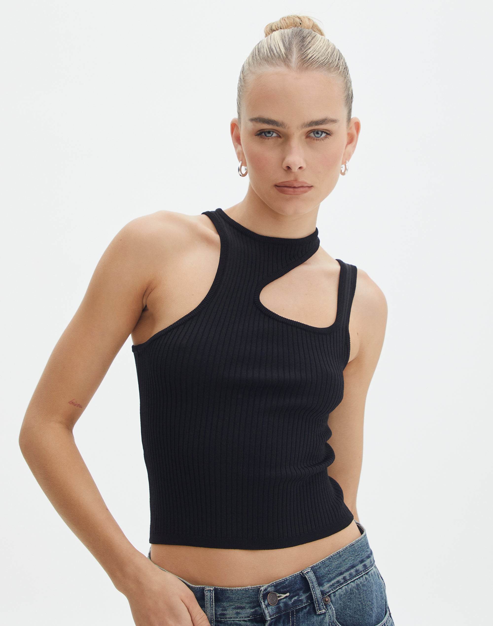 https://www.glassons.com/content/products/alutha-asym-knit-top-black-front-kv143264vn.jpg