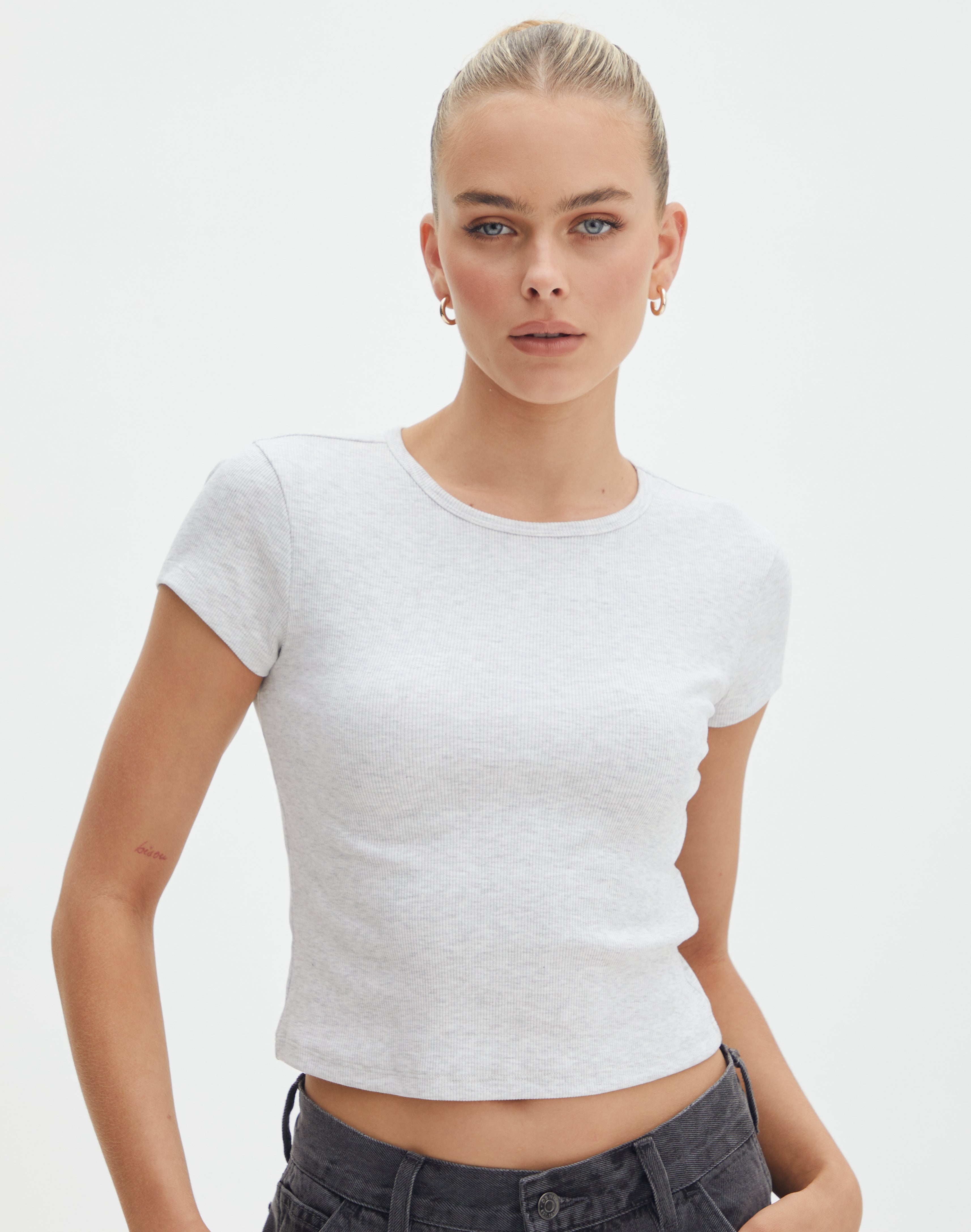 Ribbed Crew Neck Tee in Snow Marle
