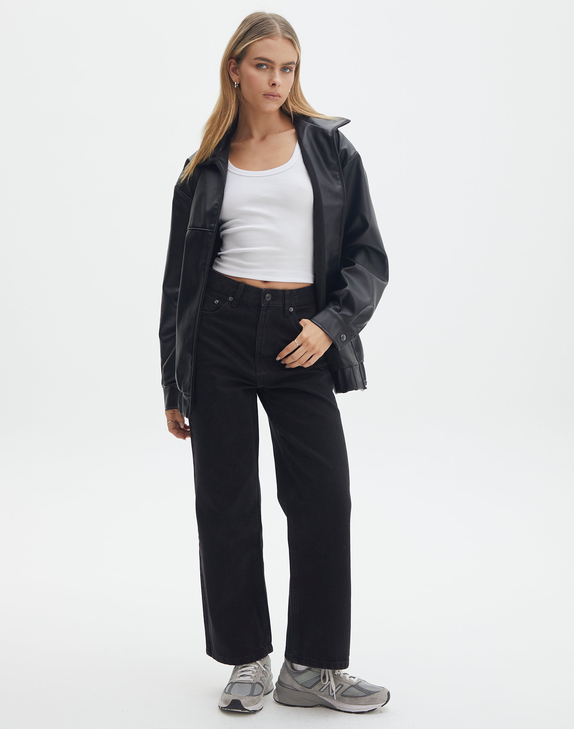 Wide Leg Cropped Jean in Black | Glassons