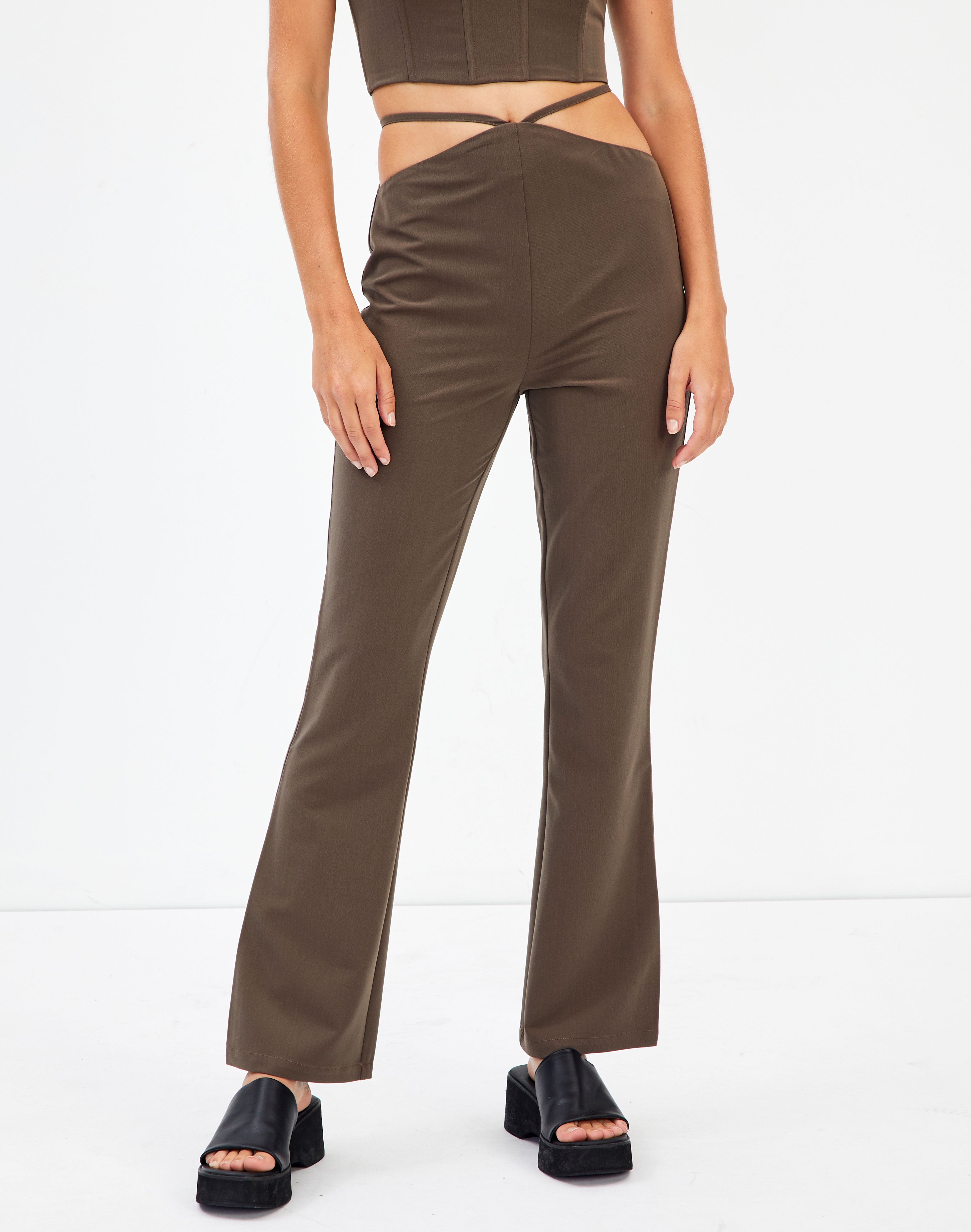 Tie Waist Straight Leg Pant in Brown 