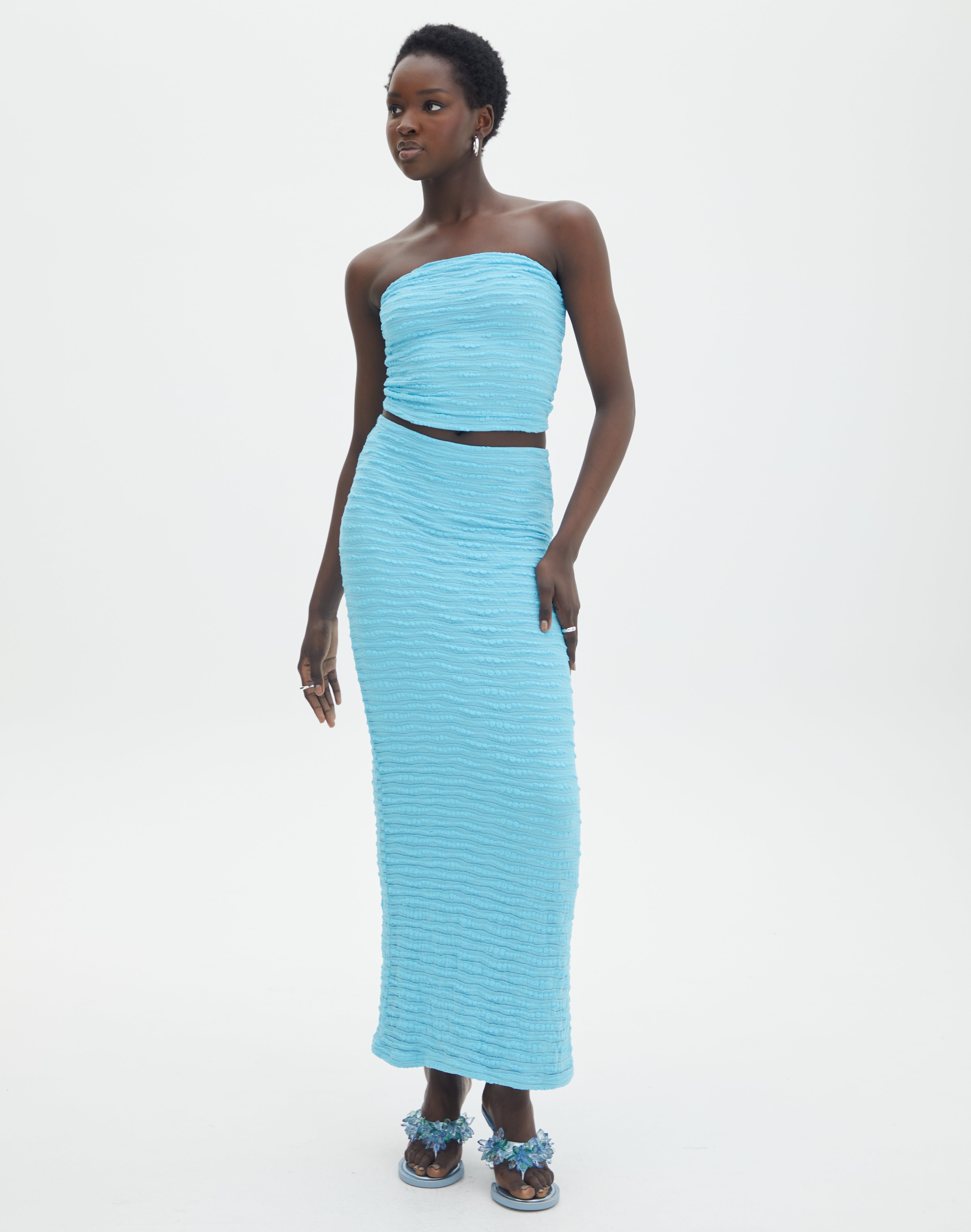 https://www.glassons.com/content/products/co-ceejay-textured-maxi-skirt-wet-n-wild-front-sl105516tex.jpg