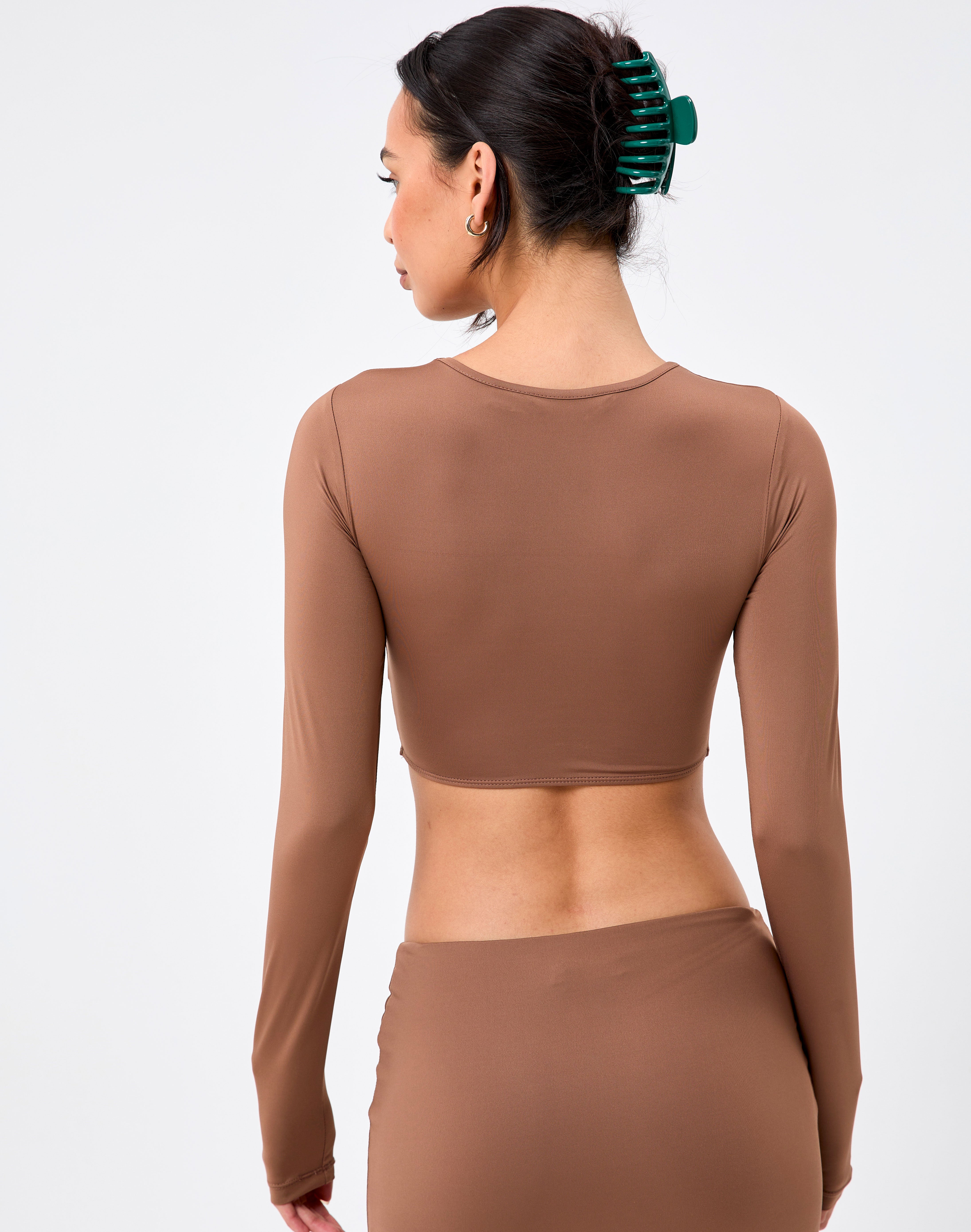 Curve Hem Long Sleeve Crop Top in Brown 