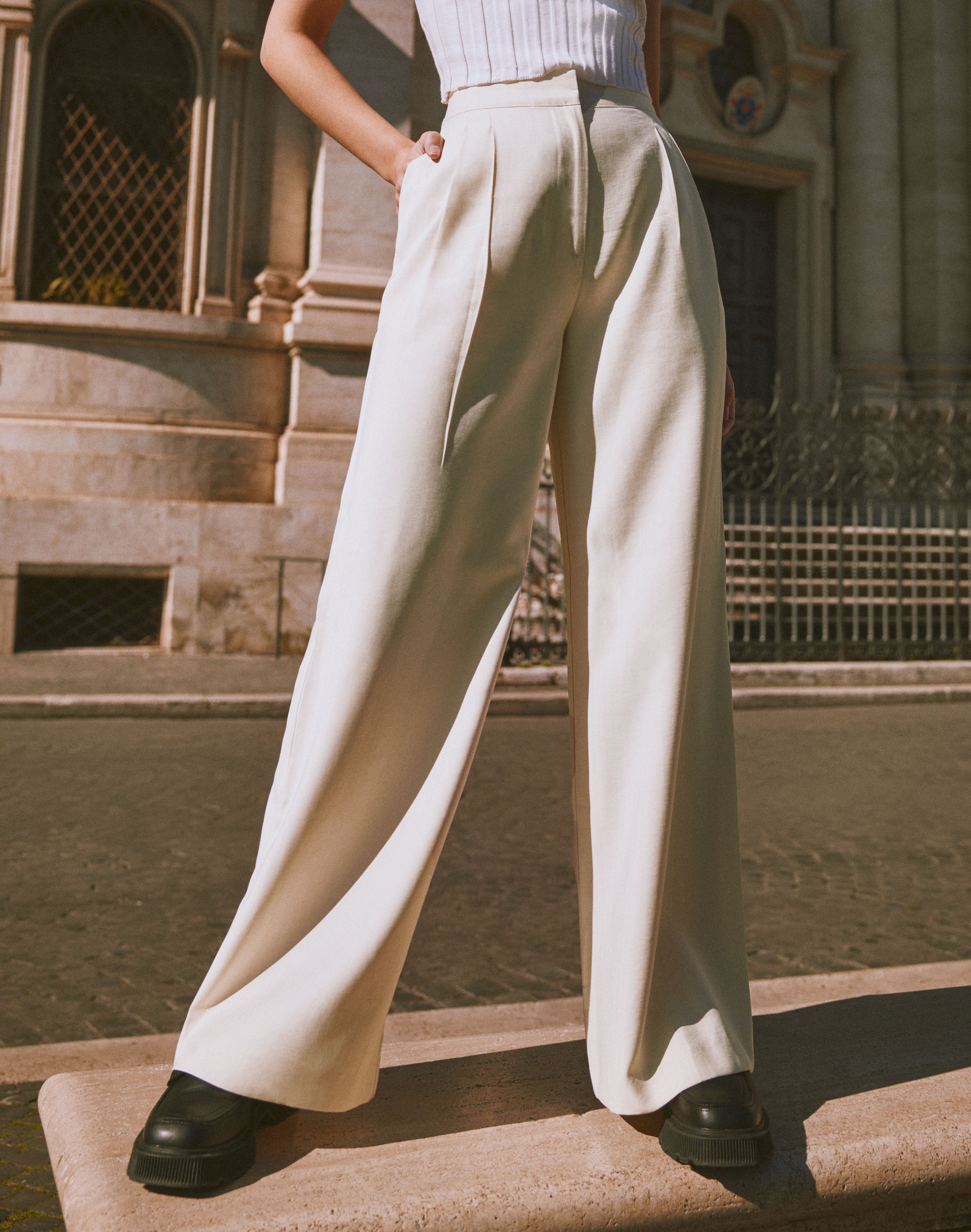 Tailored Wide Leg Pant in Beige | Glassons