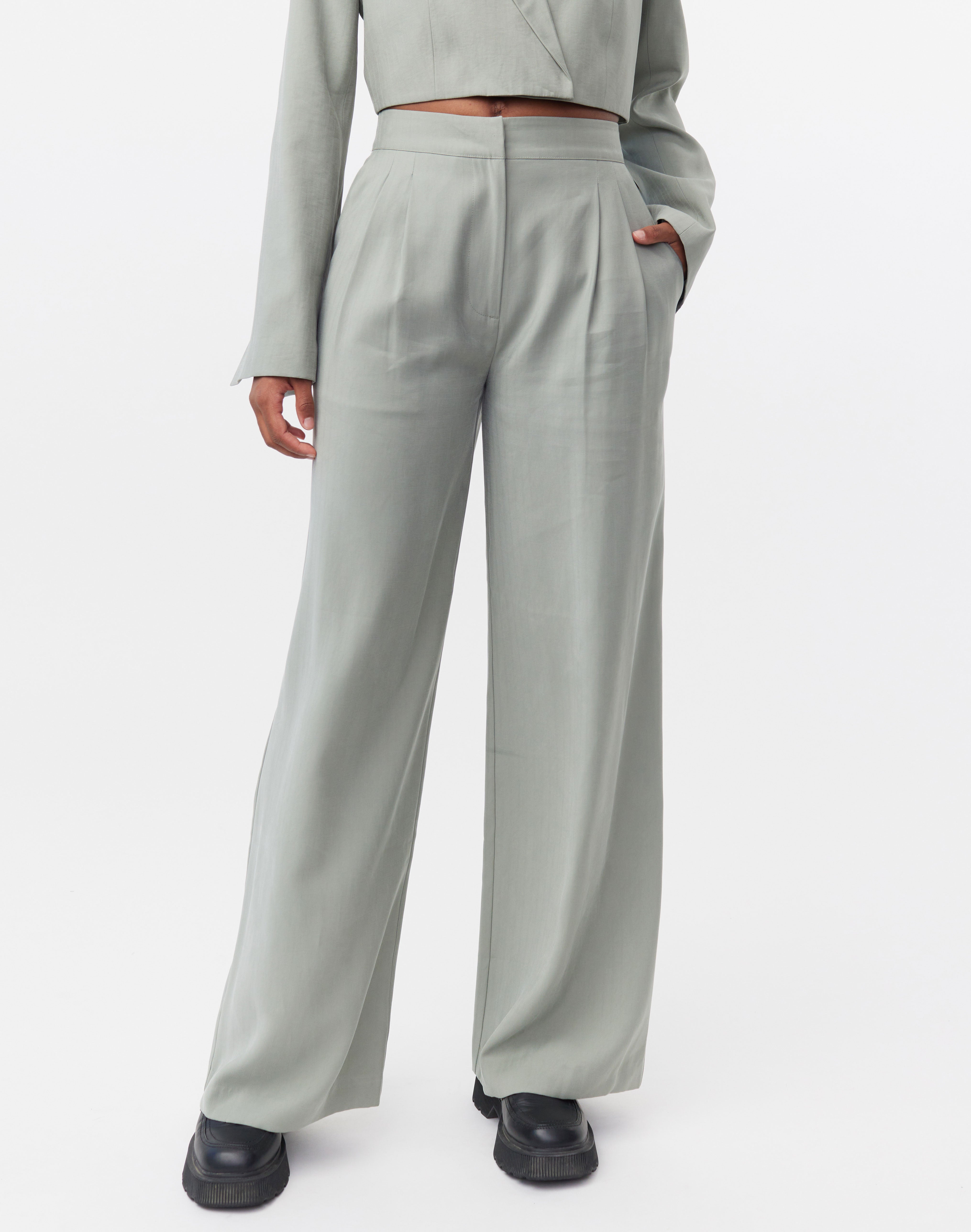 Tailored Wide Leg Pant in Green | Glassons