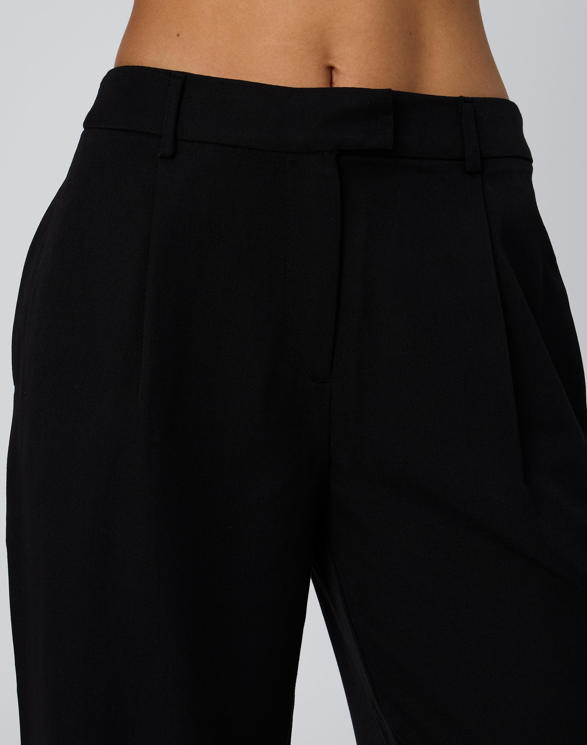 Mid Rise Tailored Pant