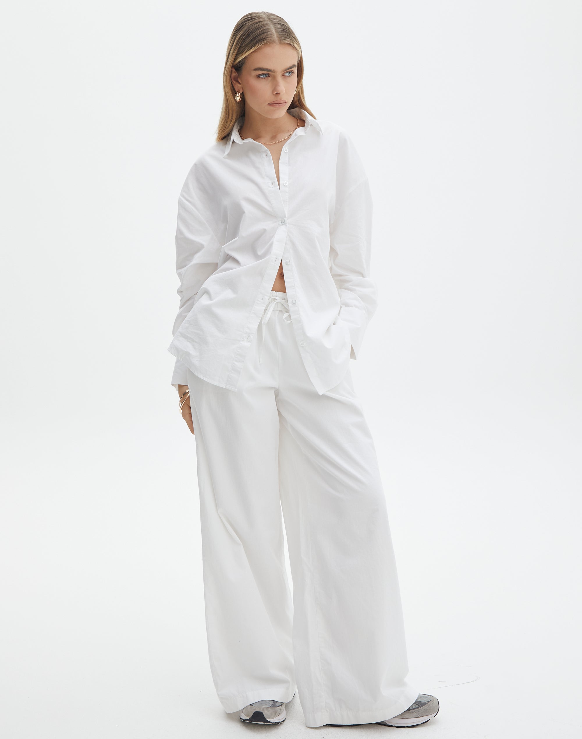 Winter Whites +Seasonal Sales Picks | Wide leg pants outfit, White blazer  outfits, Winter white outfit
