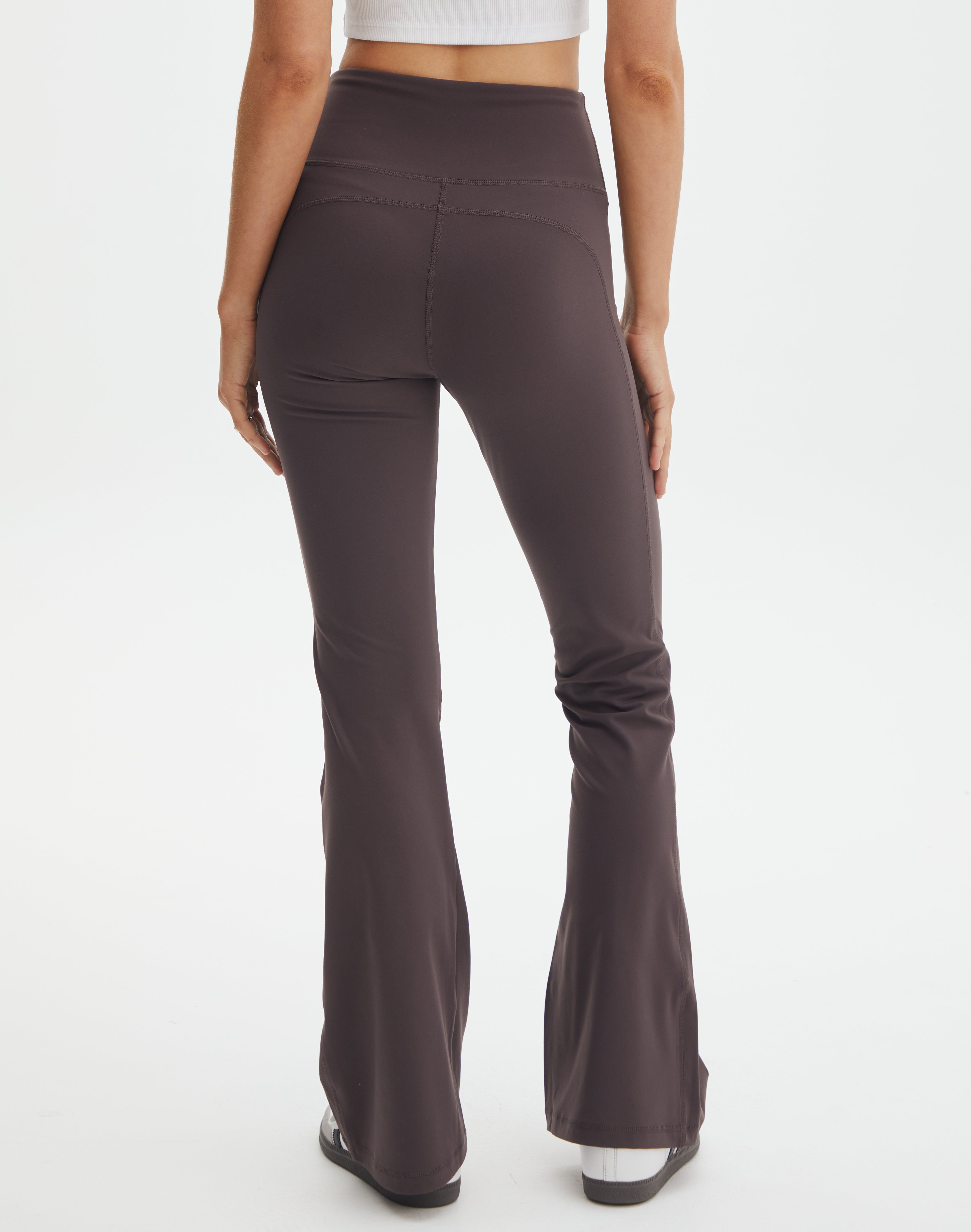 Form Fit Flare Yoga Pant in Its Soy Cute
