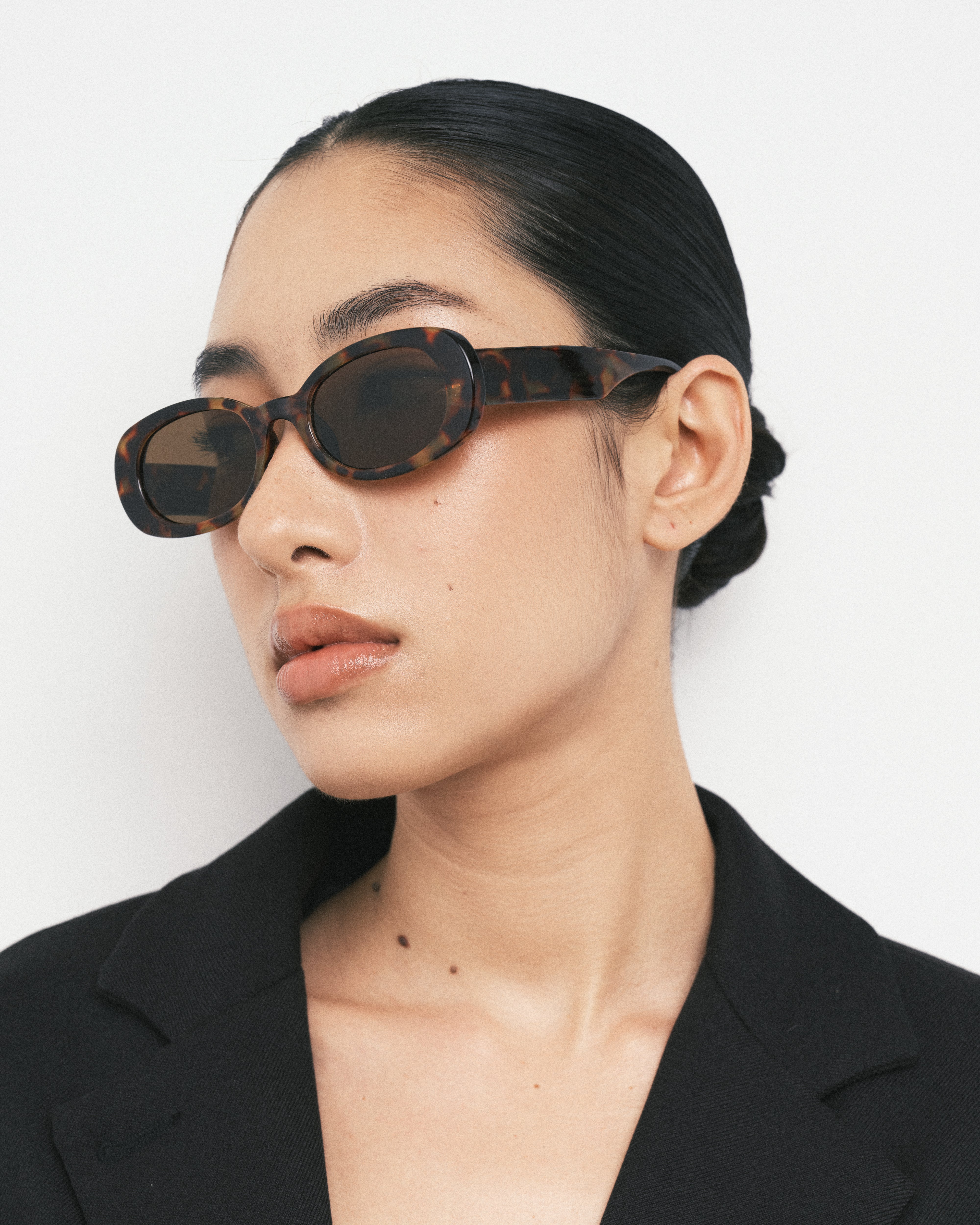 Thick Oval Frame Sunglasses