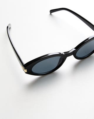 Oval Cateye Sunglasses in Black
