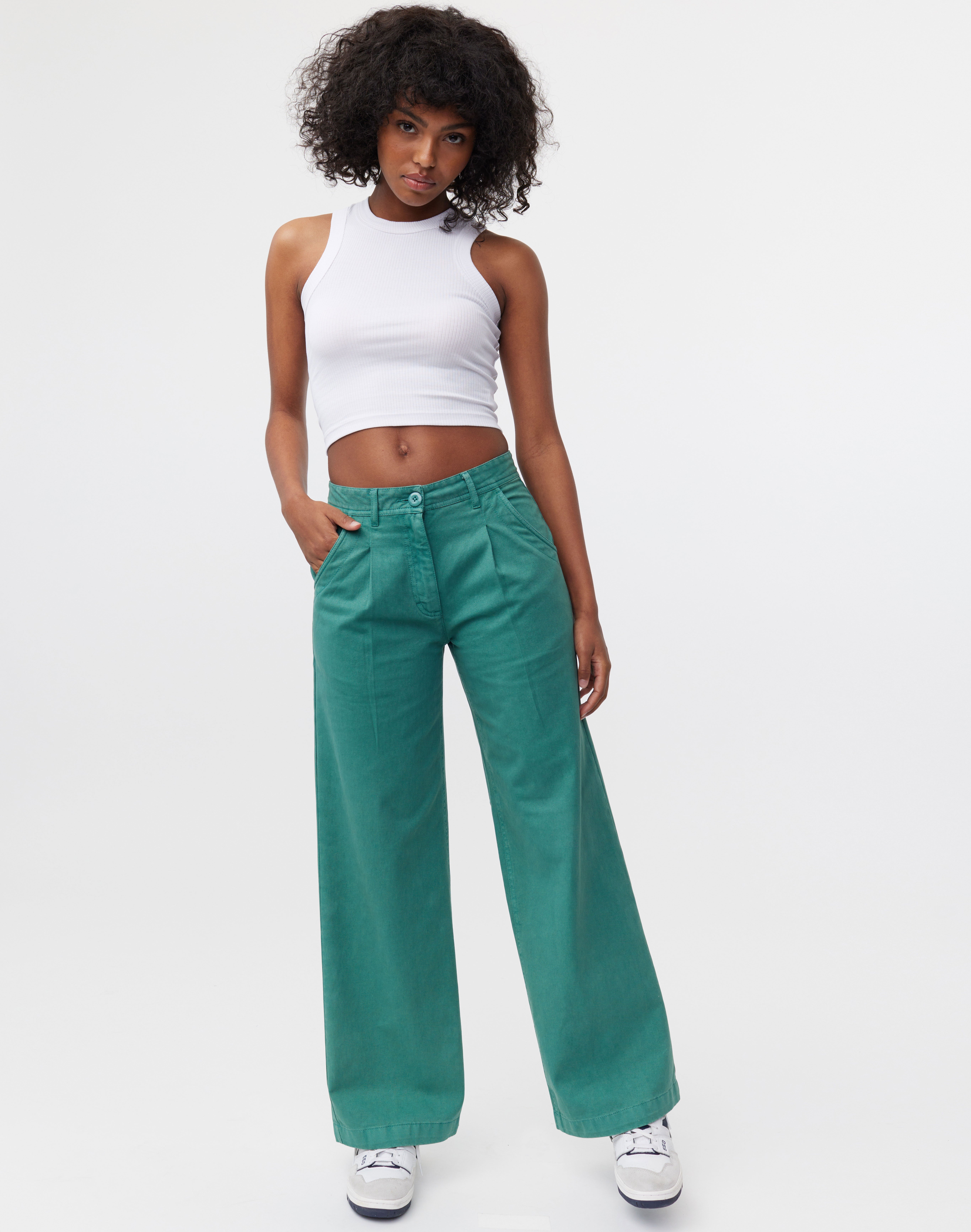 Mid Rise Straight Leg Pant in Green | Glassons