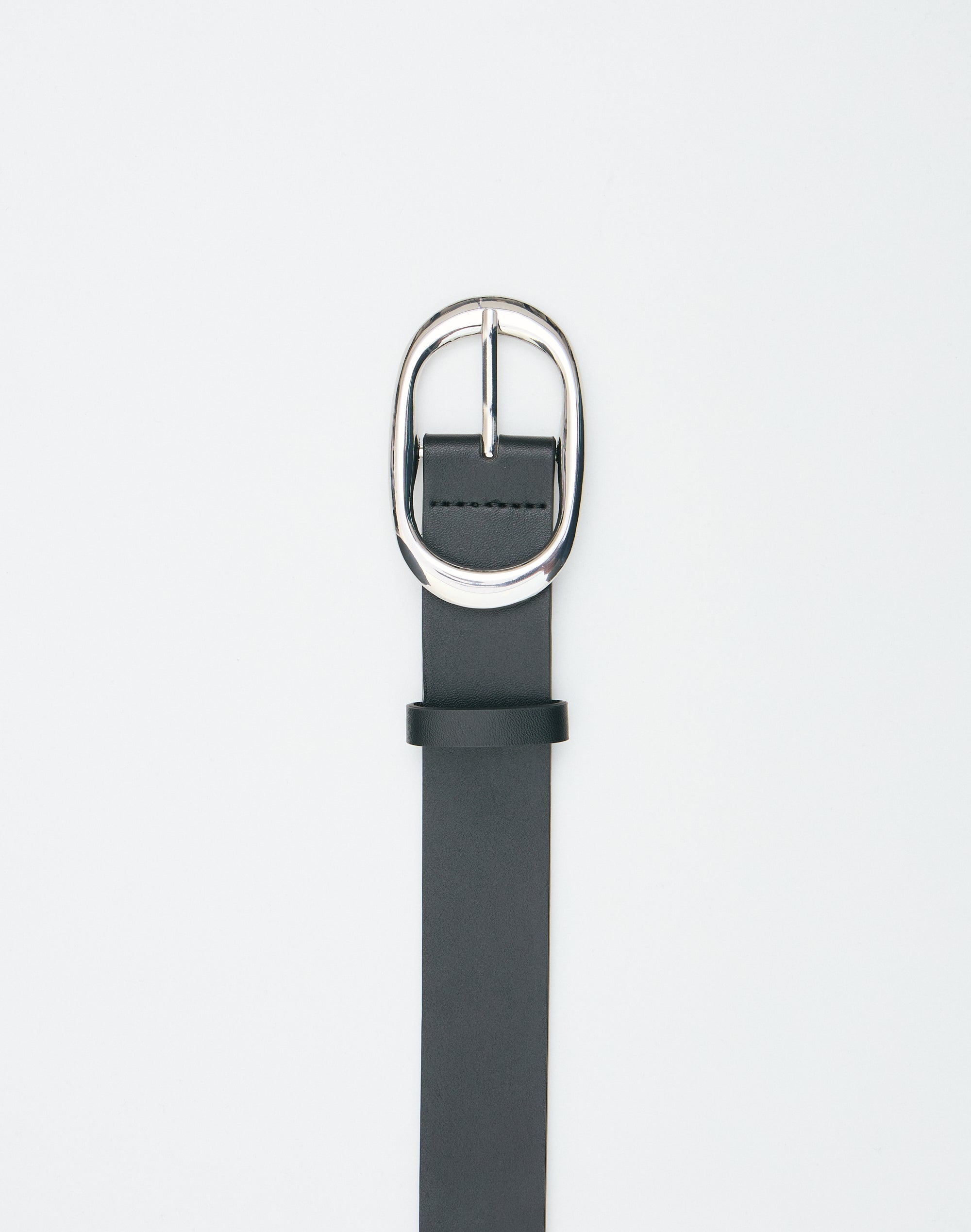 Oval Buckle Belt in Black X Silver | Glassons