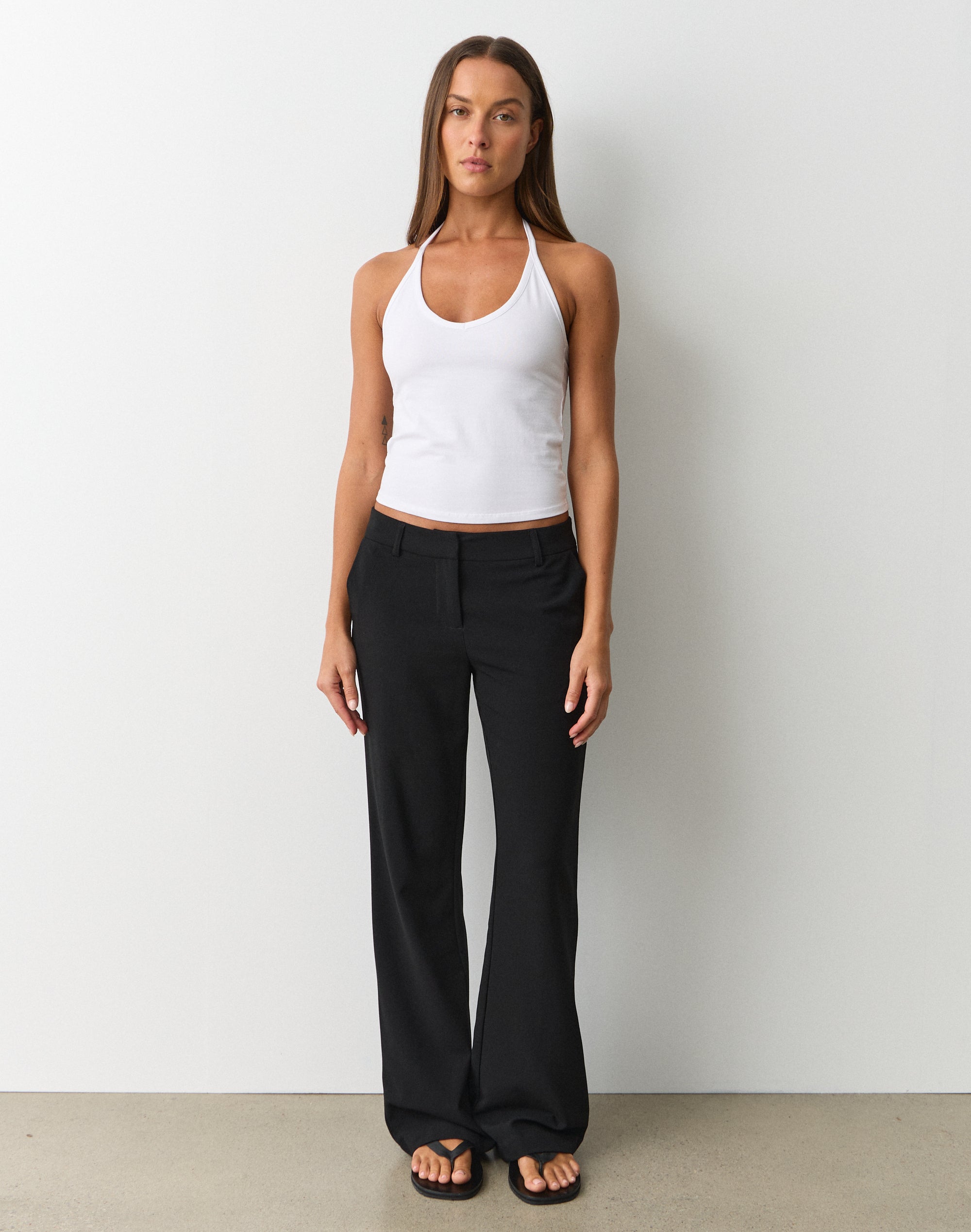 Low Rise Straight Leg Tailored Pant in Black | Glassons US