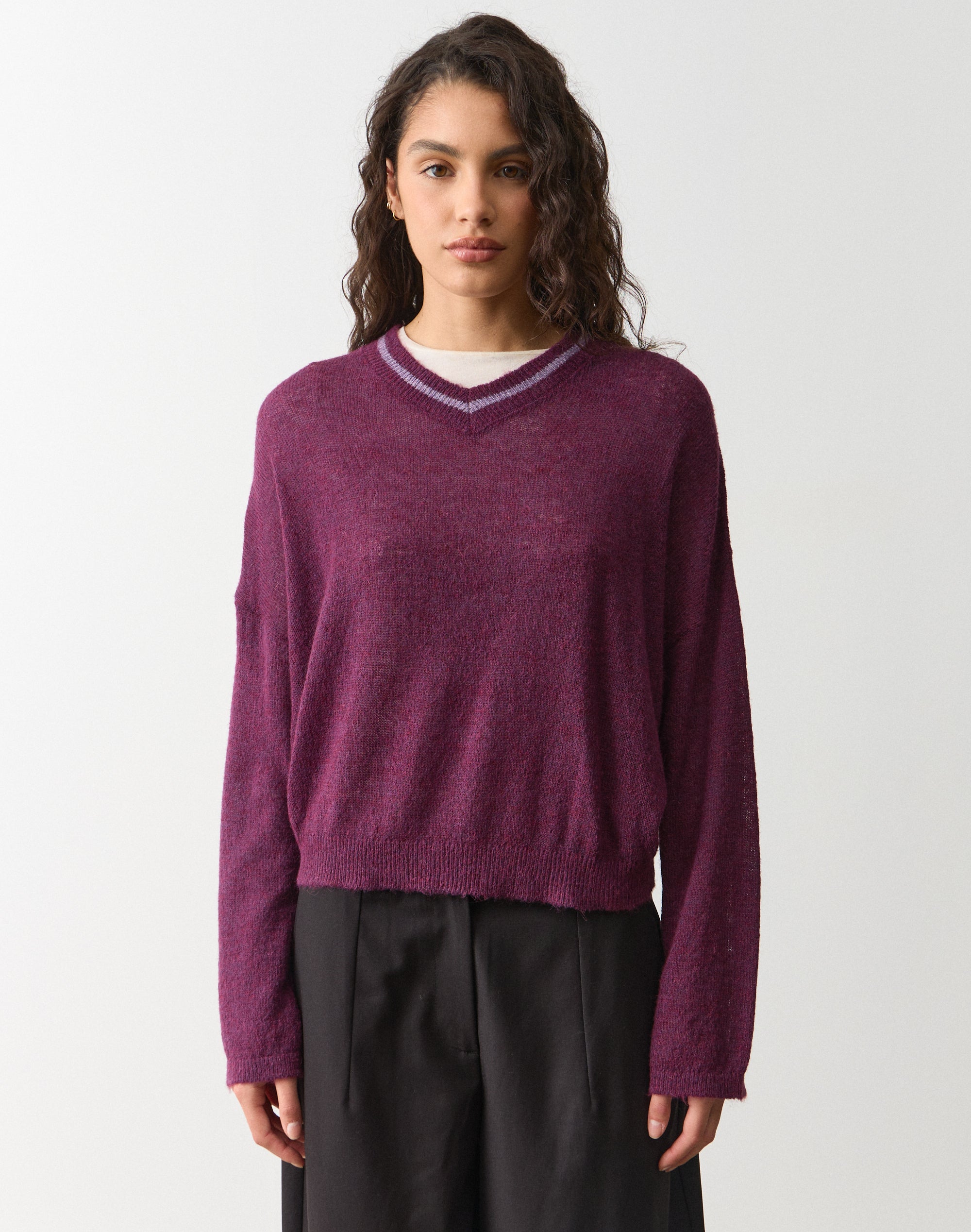 V Neck Relaxed Knit Long Sleeve in Dusky Rosewood 09 | Glassons