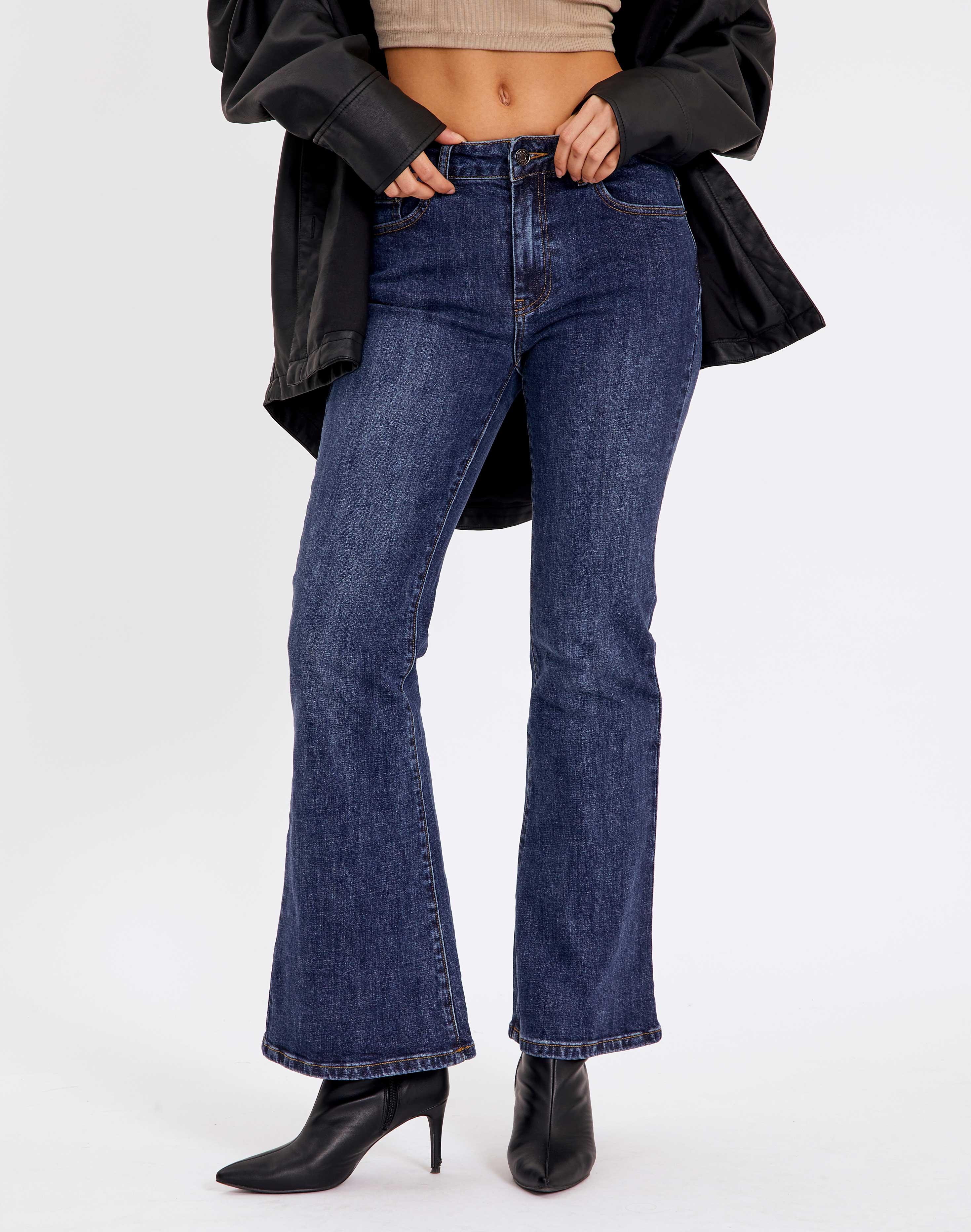 Low Rise Flared Jean in Blue | Glassons