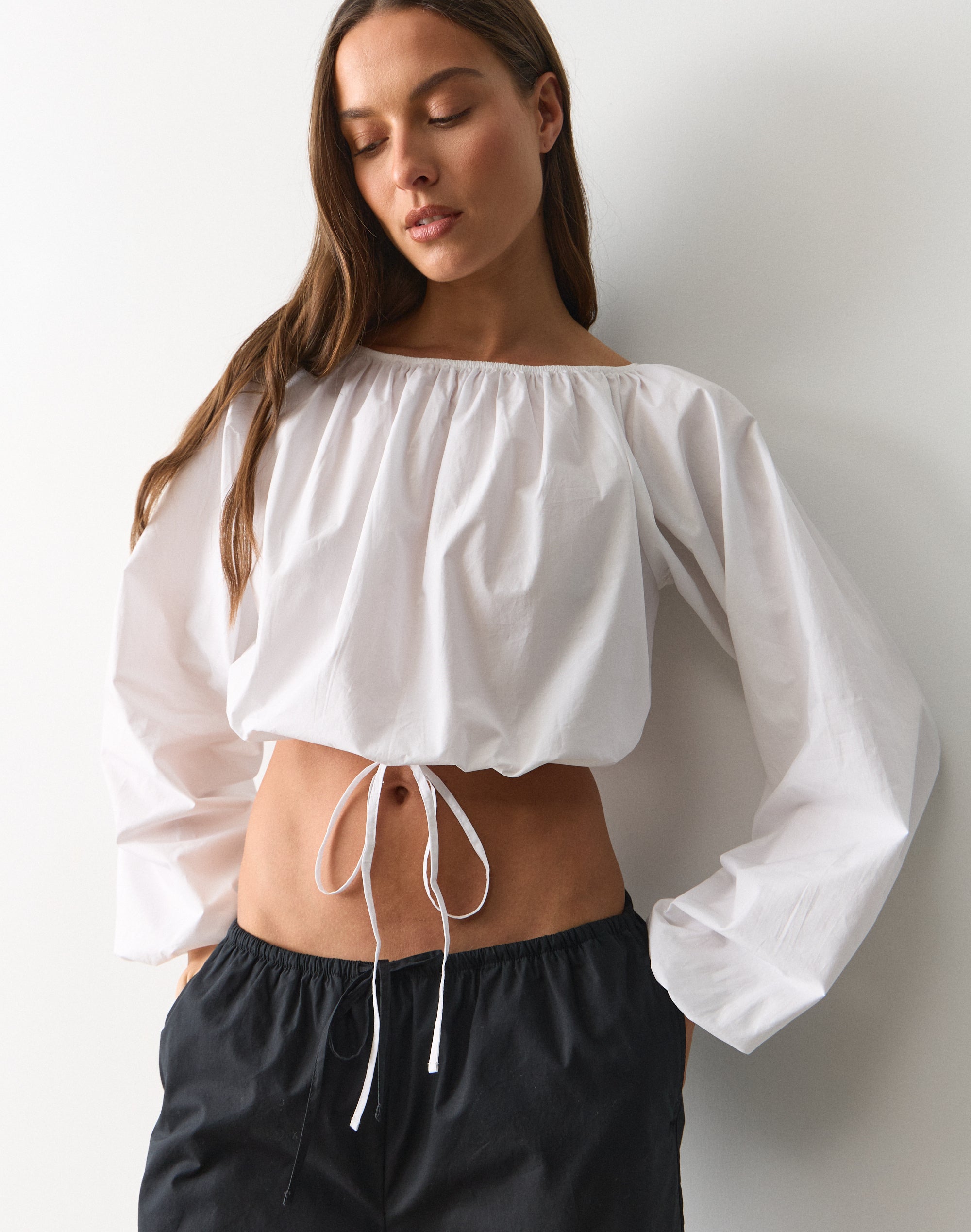 トップス T/C BALLOON SLEEVE CROPPED BLOUSE Cropped Balloon Sleeve Blouse in White | Glassons US
