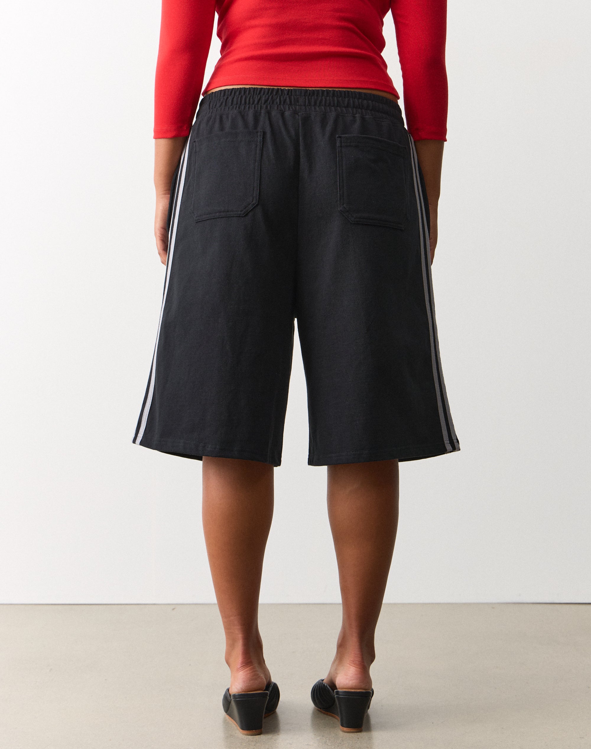 nomira-longline-short-black-x-