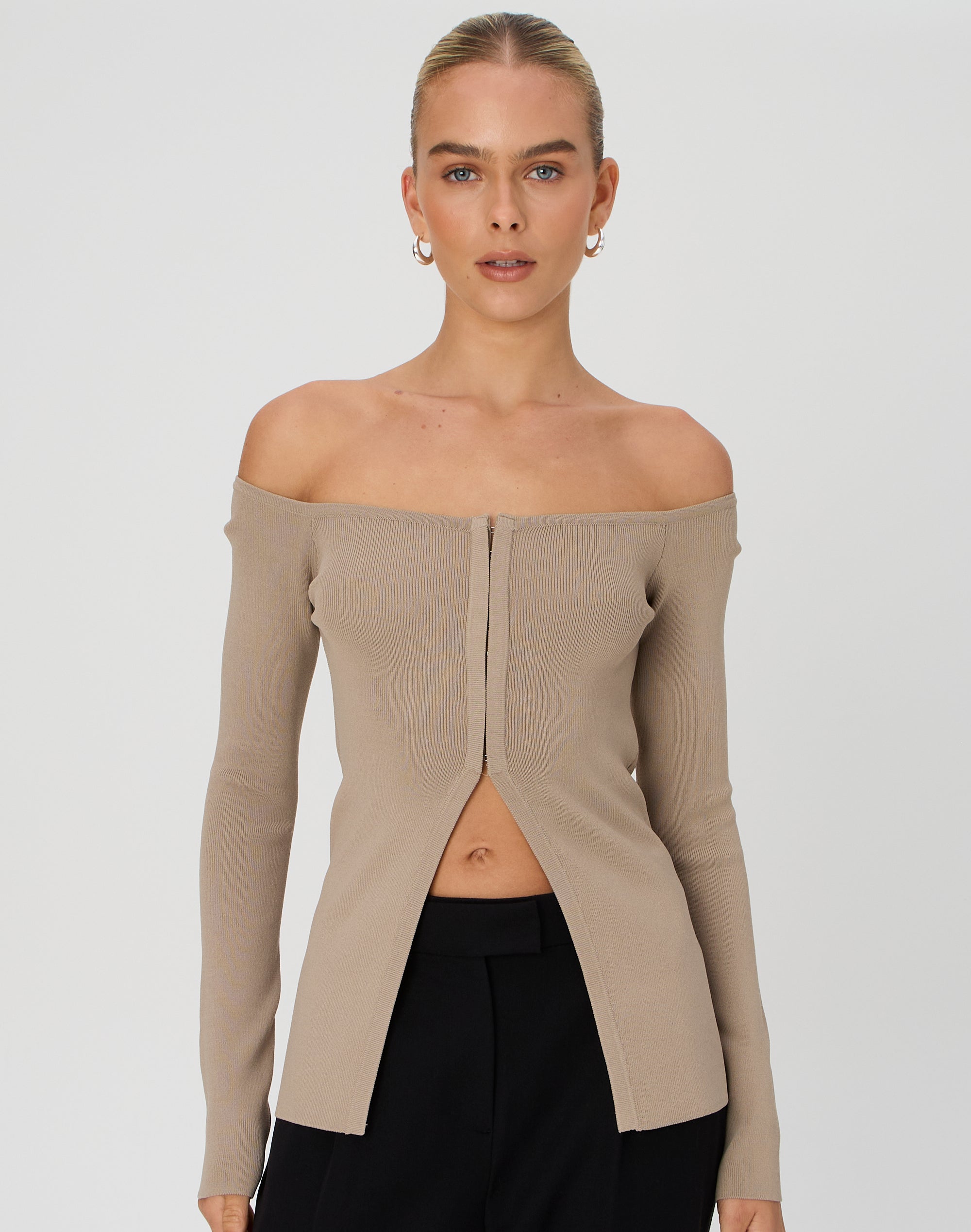 https://www.glassons.com/content/products/oscie-off-the-shoulder-hook-and-eye-knit-on-the-rocks-front-kc176017vn.jpg