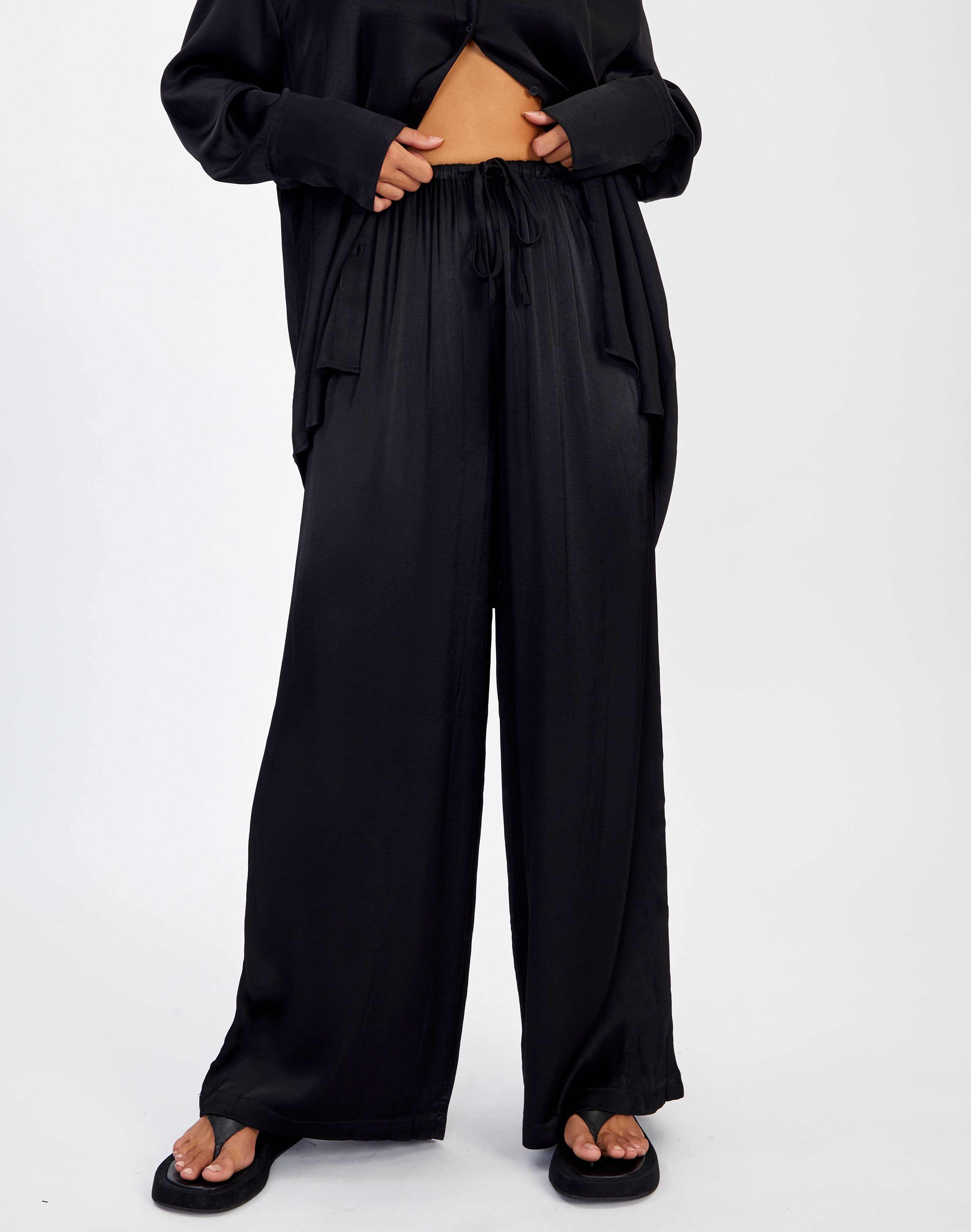Satin Wide Leg Pant in Black | Glassons