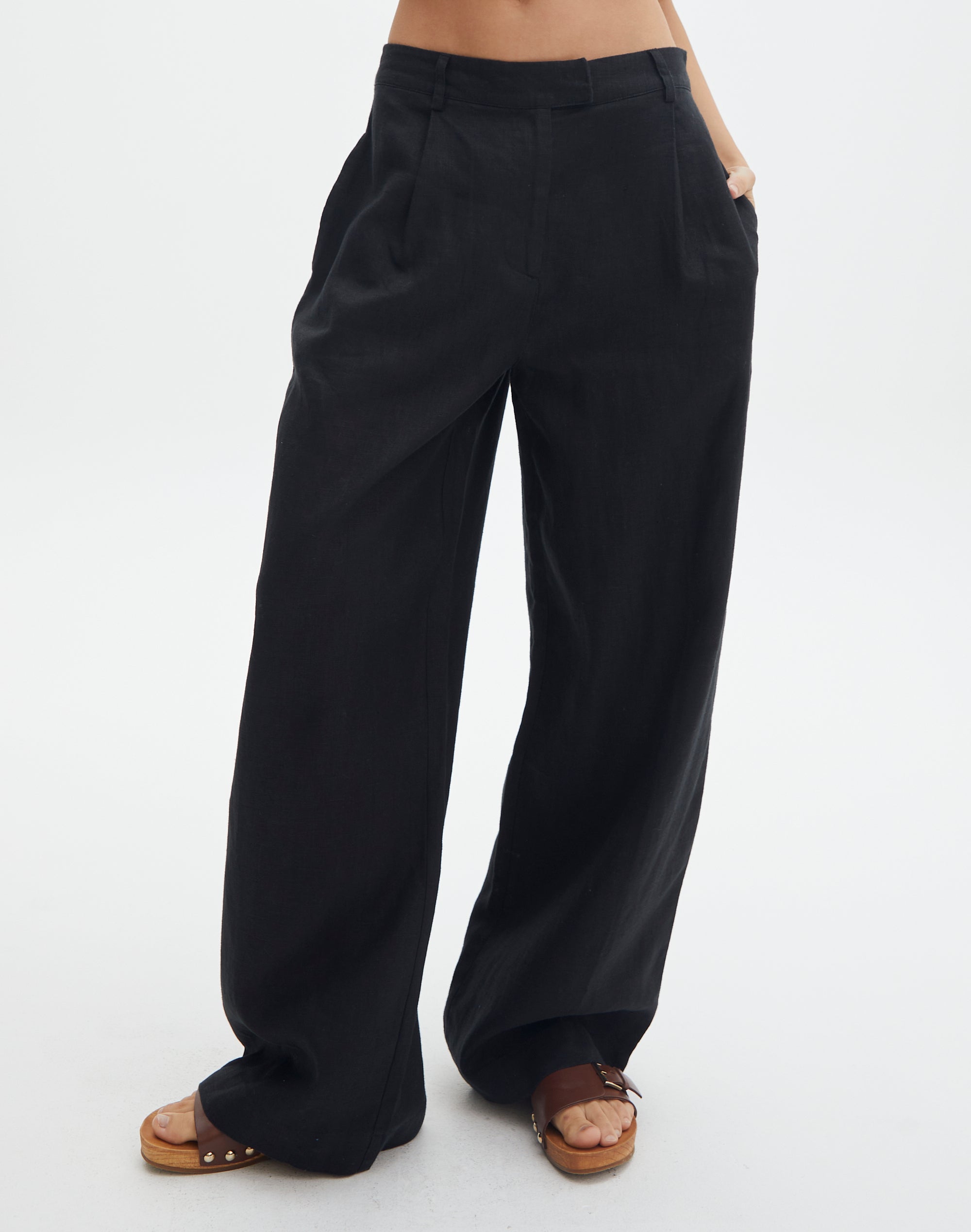 Linen Blend Tailored Pant in Black