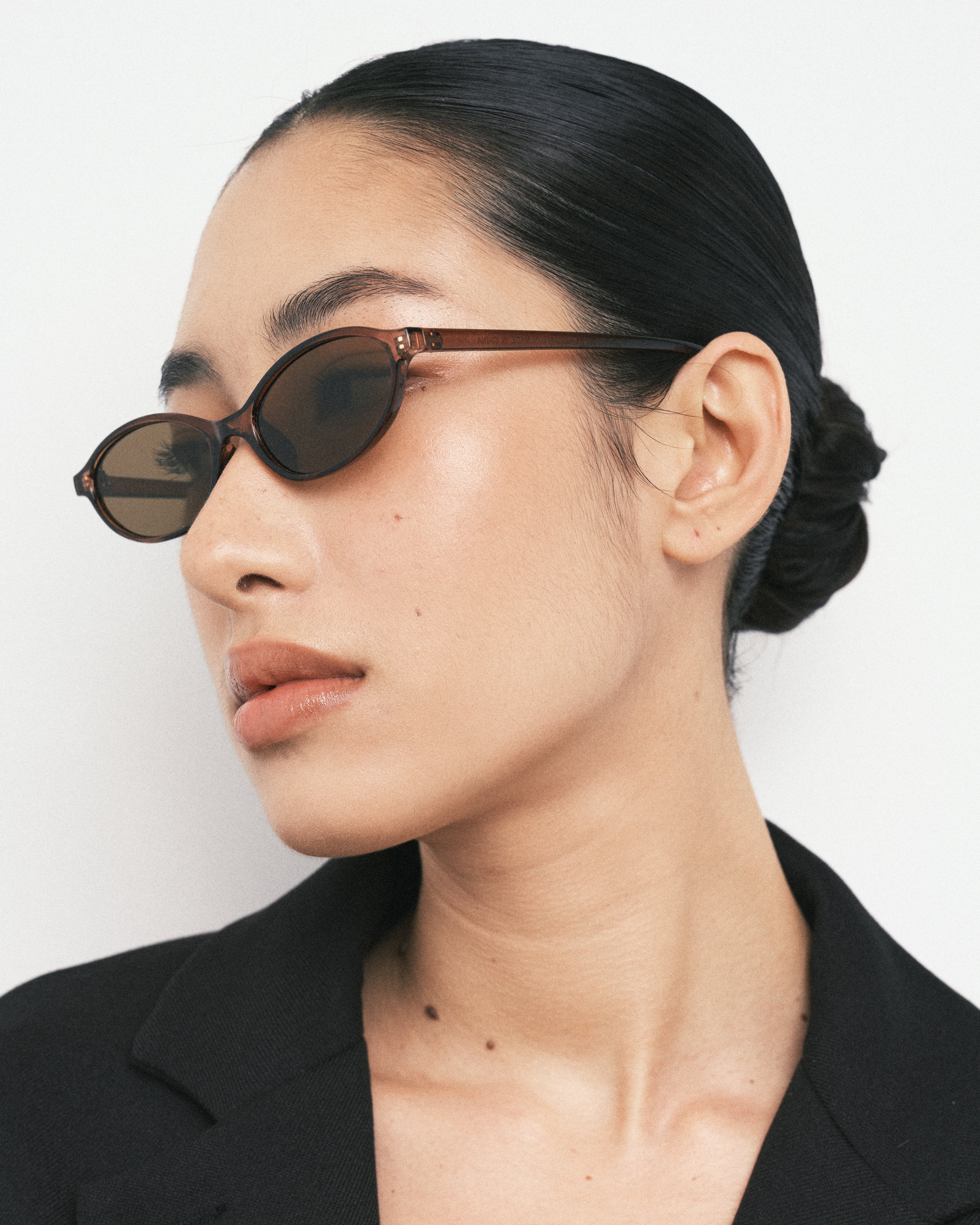 Thin Oval Sunglasses in Brown | Glassons US display picture 2