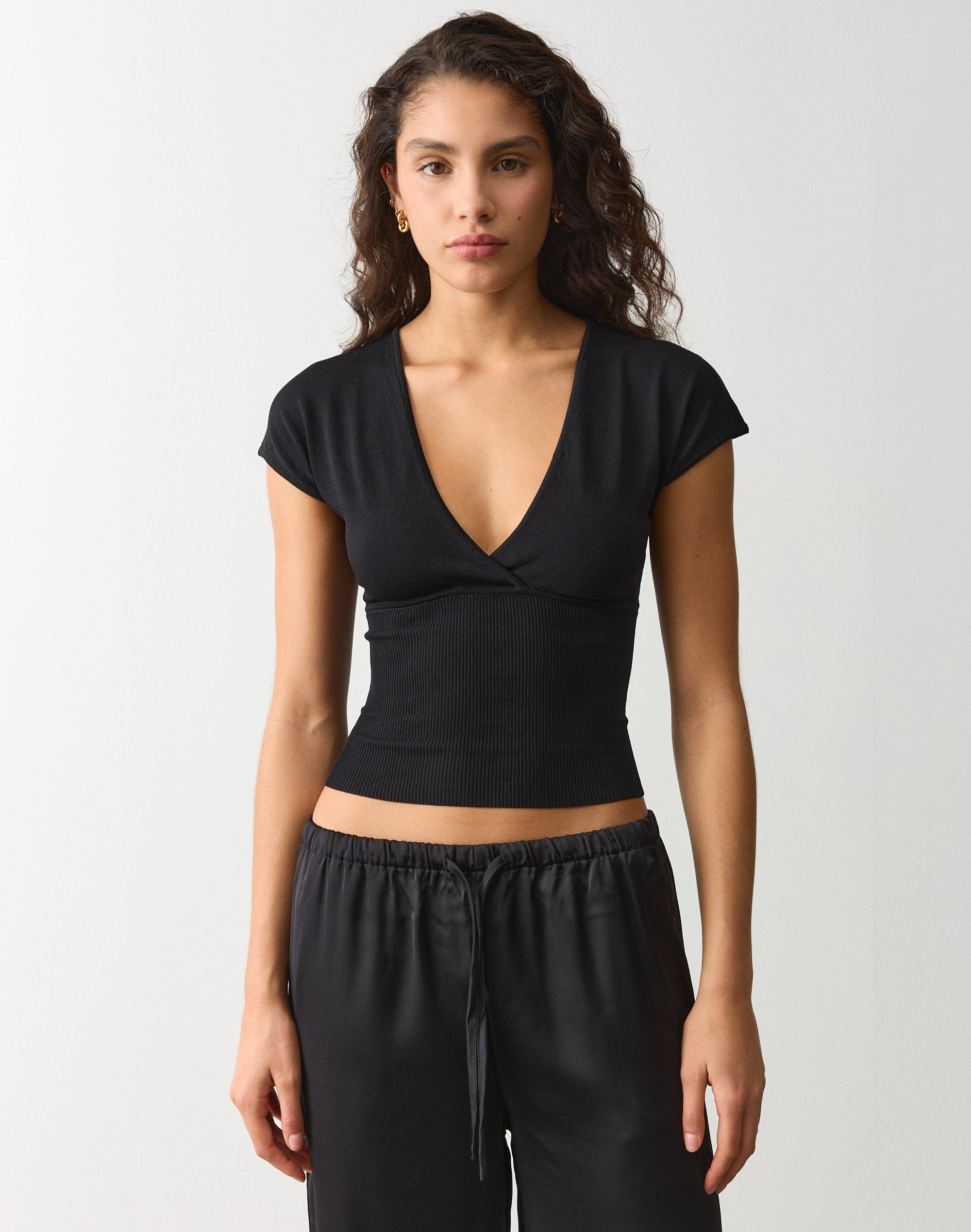 WE'RTHY 野沢和香　NEW V-NECK RIB TOP(cupin) taylar-v-neck-top-black-1-