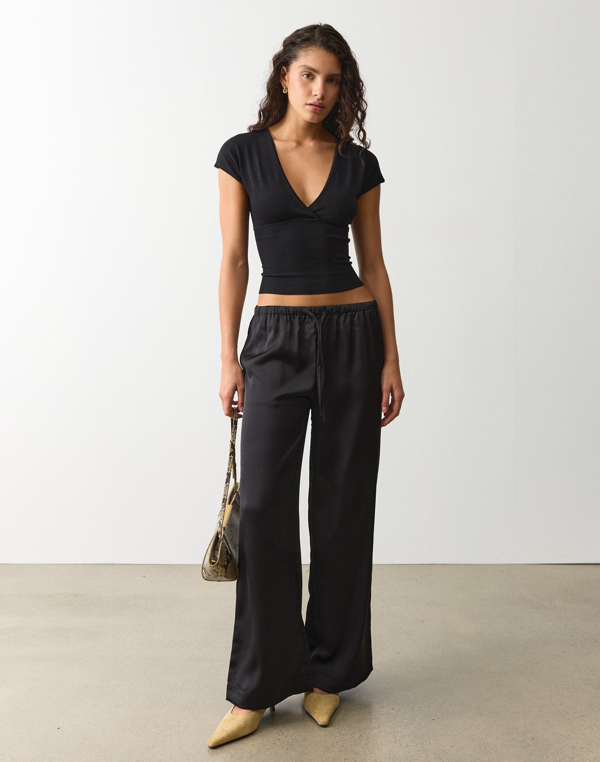 Rib Waist V Neck Knit Top in Black | Glassons