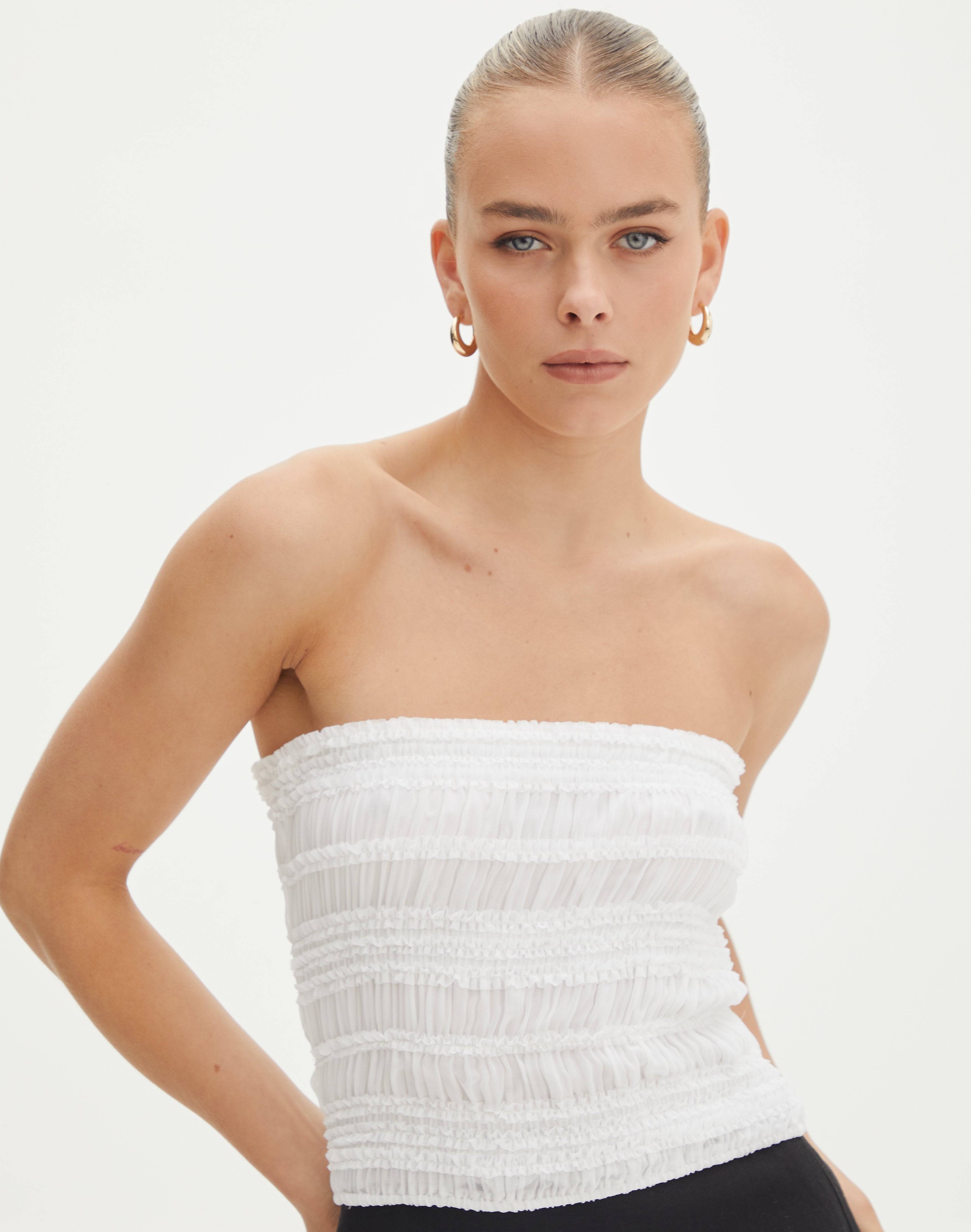 https://www.glassons.com/content/products/timmy-textured-strapless-top-white-detail-bv140249pol.jpg