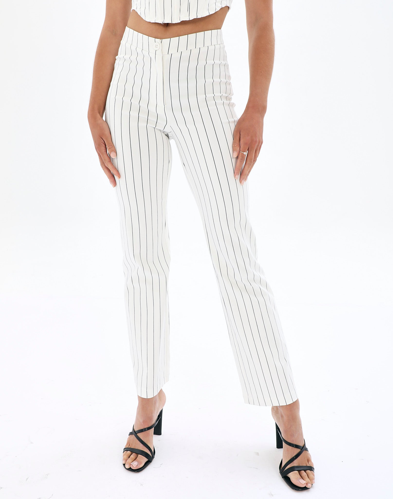 https://www.glassons.com/content/products/valentina-v-front-suit-pant-white-pinstripe-front-pw54236pin.jpg