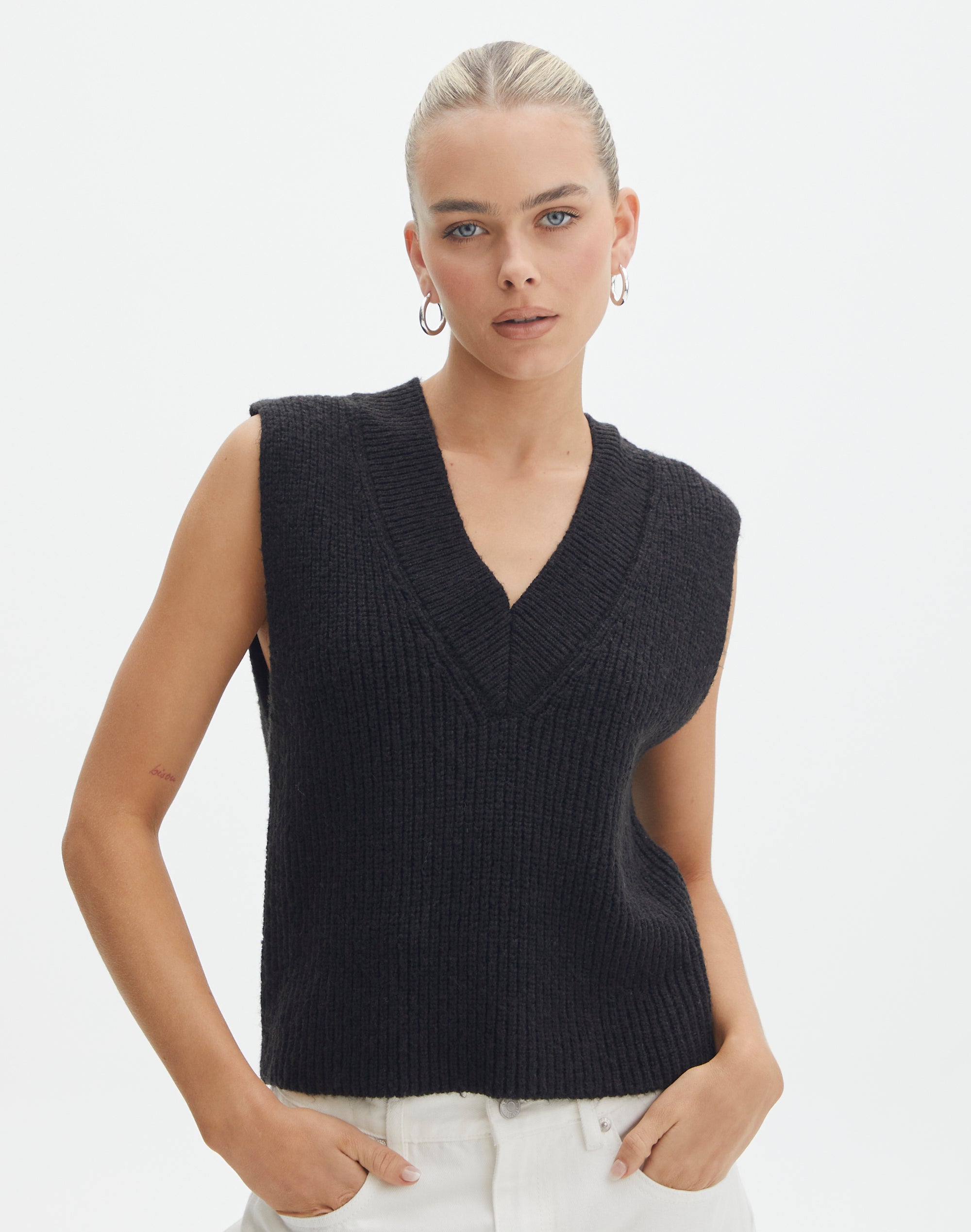 Oversized Cropped Knit Vest in Black | Glassons