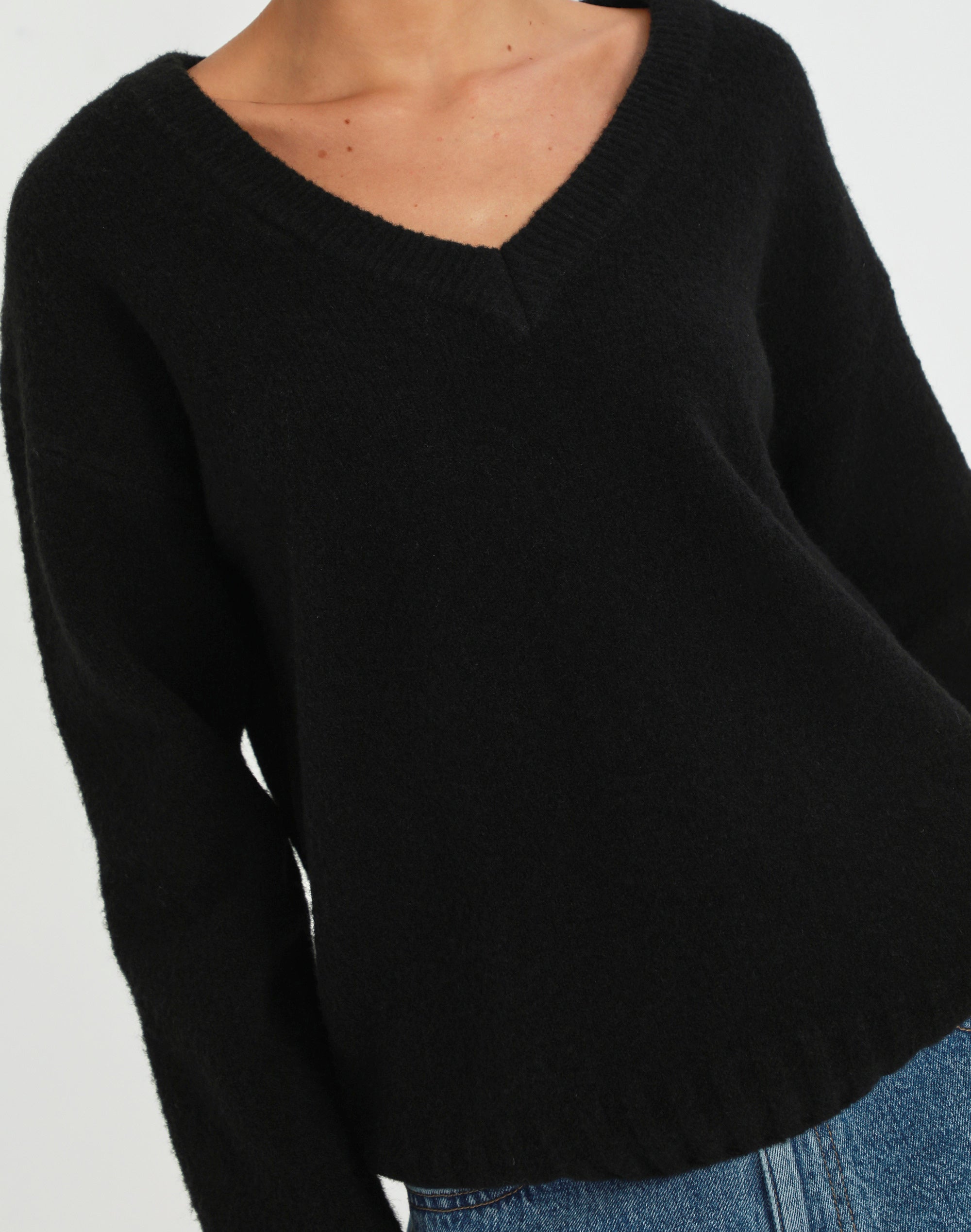 Knit V Neck Jumper in Black | Glassons