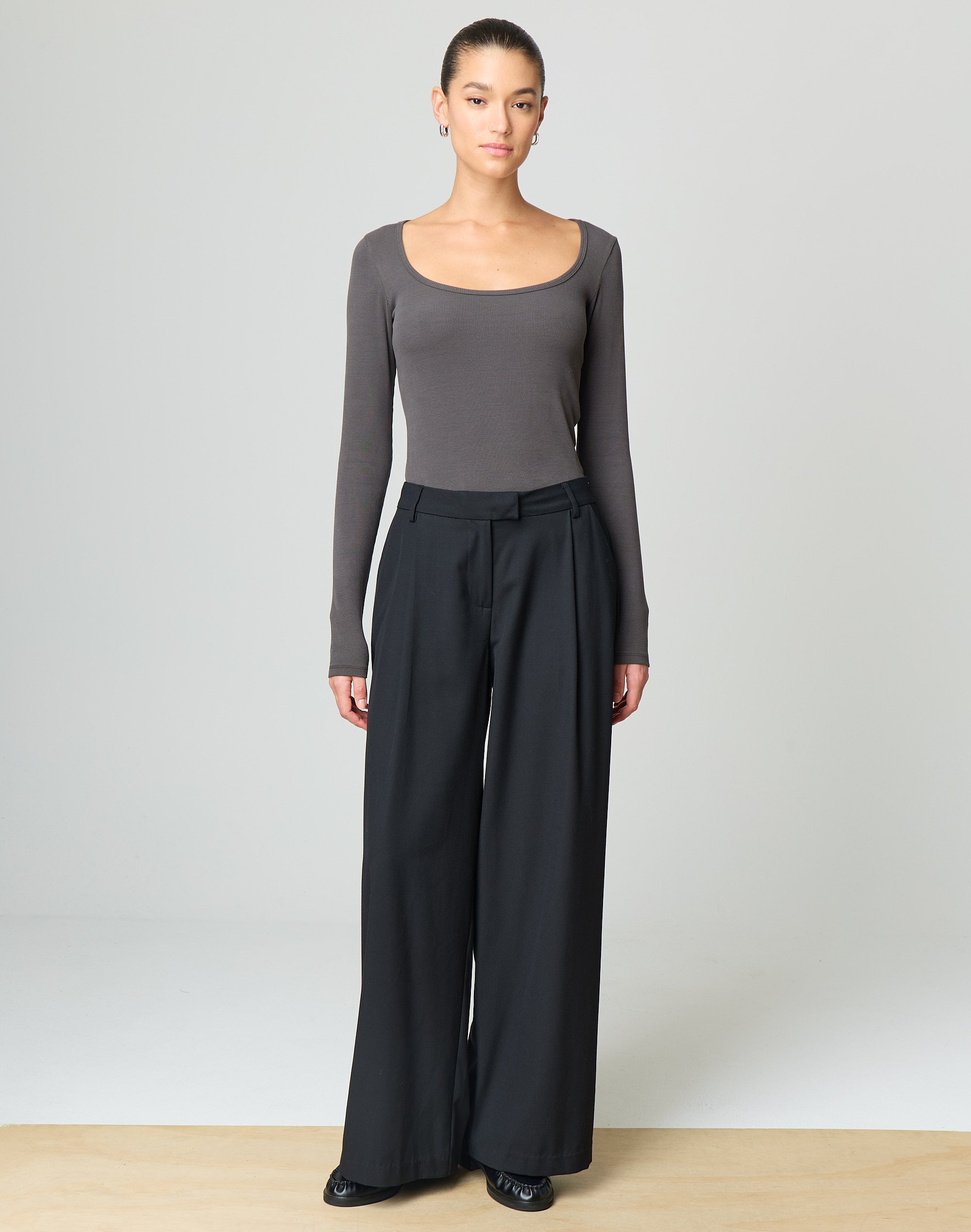 zayne-scoop-neck-longlseeve-